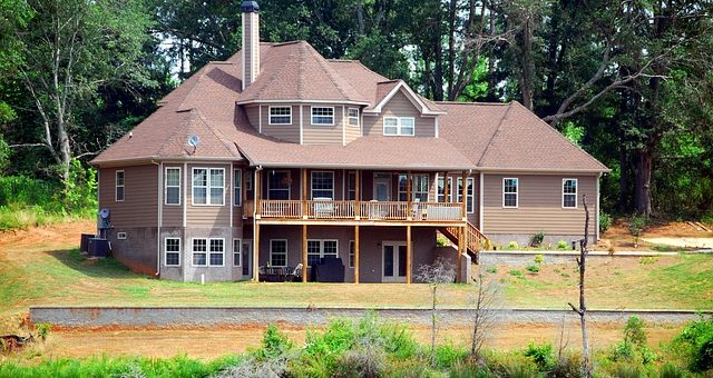 Pro Tips on How To Softwash A Roof